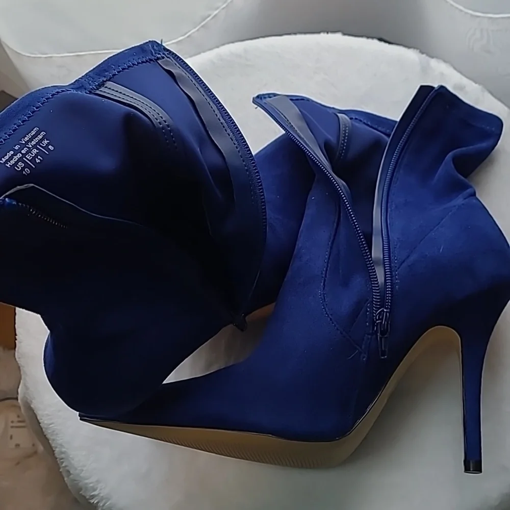 Aldo Women's Suede Boots with Protective Spray. - Picture 4 of 8